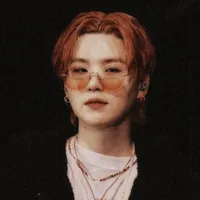 Min Yoongi/ Y group member2