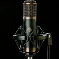 Commentator