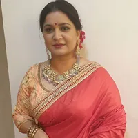 Neelam (aunt-2/ Chhoti chachi)