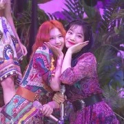 @Official Sana✌️