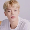 Taeil (kepsek+kakak angkat Lisa 1 nct)
