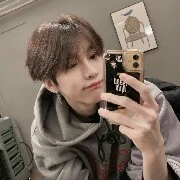 คิม:{เพื่อนชี้นางเอก}