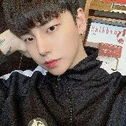 พี:{เพื่อนชี้นางเอก}