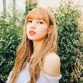 LISA(BLACK PINK)