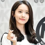 kim yoona (momy jiso dan tea)
