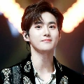 Suho(tangan kanan markas+abg angkat)
