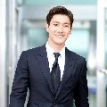 Siwon Smith (Papah Jisoo and kakak)