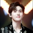 Suho(tangan kanan rose)