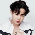 suho (tangan kanan / sekertaris lalisa)
