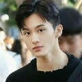 Mark ( Abang nya Queen dan Jisung )
