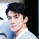 Sehun(kakak angkat+kepsek sekolah Lisa)