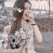 Irene ( sekertaris /Kaka angkat)