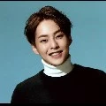 Xiumin (kk angkat/tangan kanan lisa)