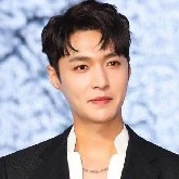 lay tangan kiri lisa ( kaka angkat Lisa)