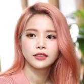 yongsun seketaris lisa kakak angkat lisa