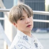 min Yoongi tangan kiti mafia jungkok