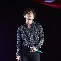 v