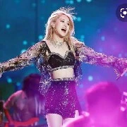 Park Selena againi puspa