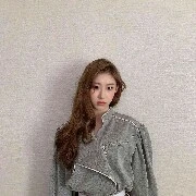 chaeryeong ( serkertaris Lisa )