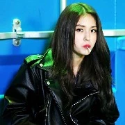 Lee Viona (Kakak Viola)