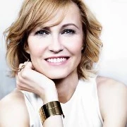 Renata( esposa de Román y abue)