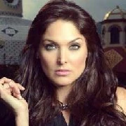 Elvira  (directora y dueña)