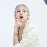 เฟิร์น(พี่สาวนางเอก)