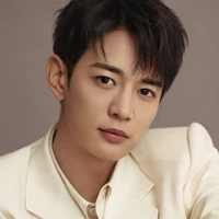 Choi Min-ho / police Officer