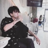 อาร์ม[เพื่อนพระเอก]