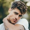 AARON(NOVIO DE ANDREA)