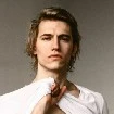 ELIAS(jefe de andrea)