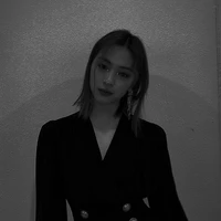 Vania Xavella Aurely Valentino