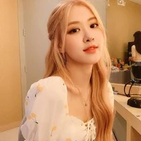 เเป้งหอม(เพื่อนนางเอก)​