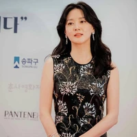 Putri A(mama aurel/farel)