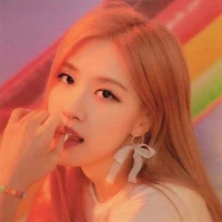 โรซี่(รุ่นพี่นางเอก)