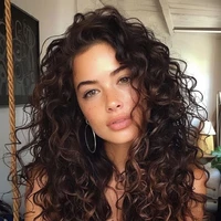 Emna González 24