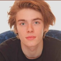 Matteo(19)(hermanastro)