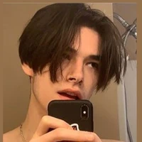 Aron(18)(amigo de hermanastros)