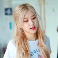 โมย่า(เพื่อนสนิดนางเอก)
