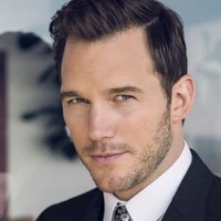 Roberto Evans(40)(papá)(narco y ceo 1)