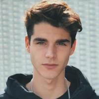 Erik Alban(19)(adh)