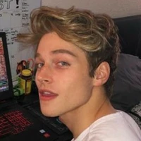 Max Moralez(19)(adh)