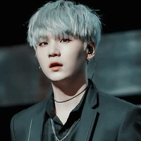 มินยุนกิ(ชูก้า)​