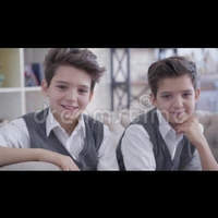 Clones ( Maykel y Maicol)