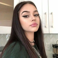 Karen( amiga de Diana)