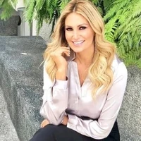 Anette Falcón (madre adop. de A y A)