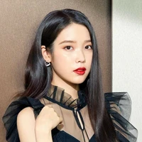 IU (mama Yoona)