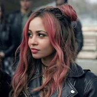 Toni Topaz (18)