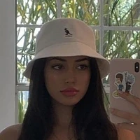 Emma [Amiga de Maya]