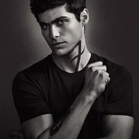 (ex novio de Lucilda)Iker